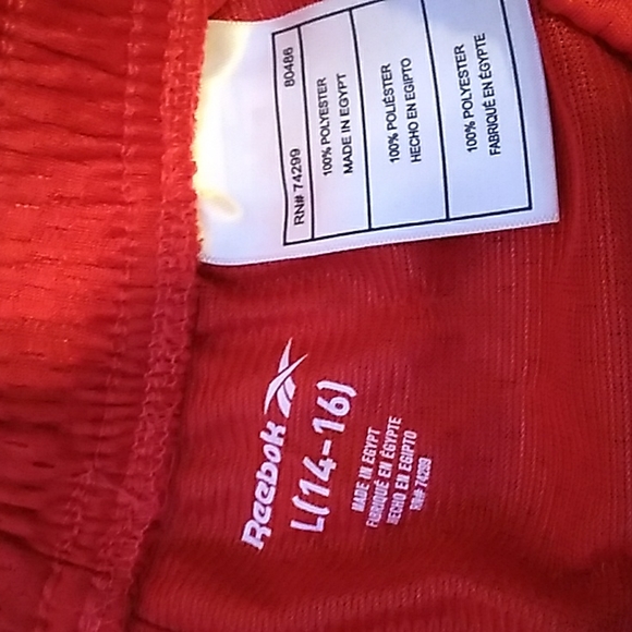 Reebok shorts, large, red, brand new without tag - Picture 2 of 2